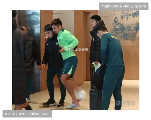 国安后卫何宇鹏热身赛骨折，将缺席赛季初期多轮联赛